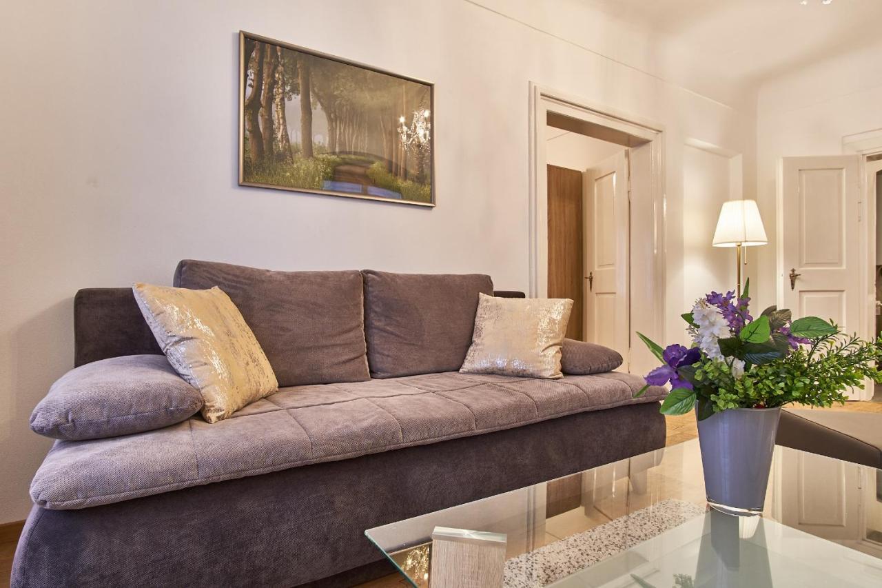 Charles Bridge Royal Apartment Prague Exterior photo