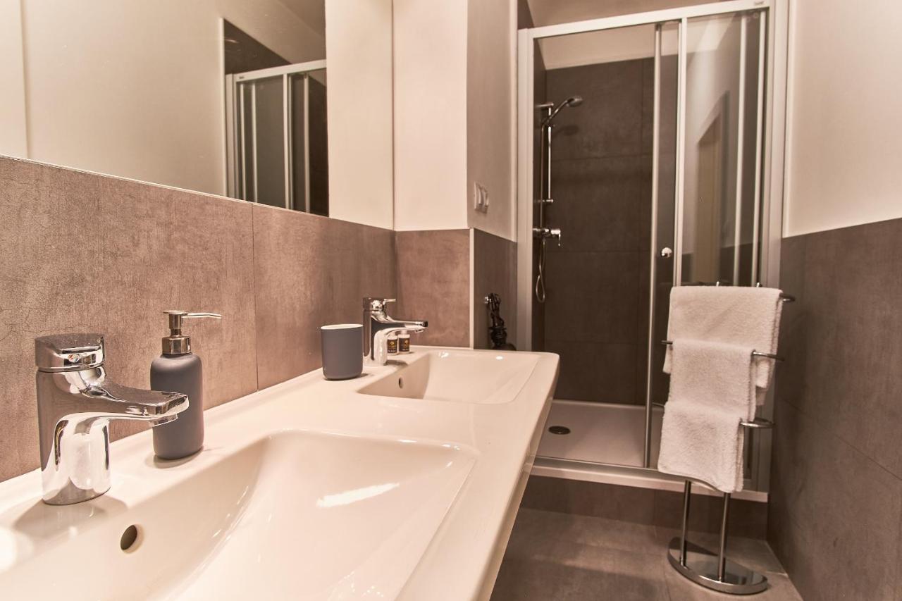 Charles Bridge Royal Apartment Prague Exterior photo