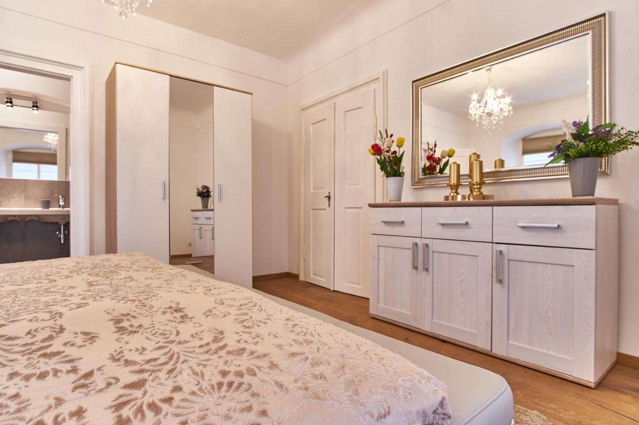 Charles Bridge Royal Apartment Prague Exterior photo