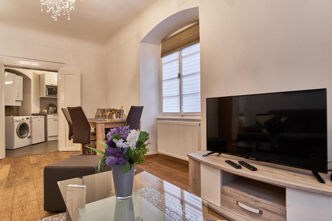 Charles Bridge Royal Apartment Prague Exterior photo